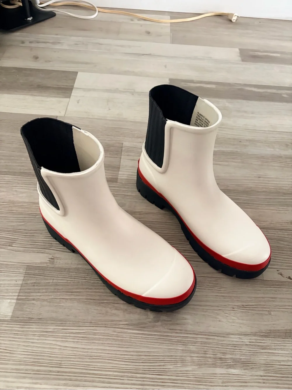 Women’s Tory Burch Foul weather hurricane boots Sz 9 ivory white